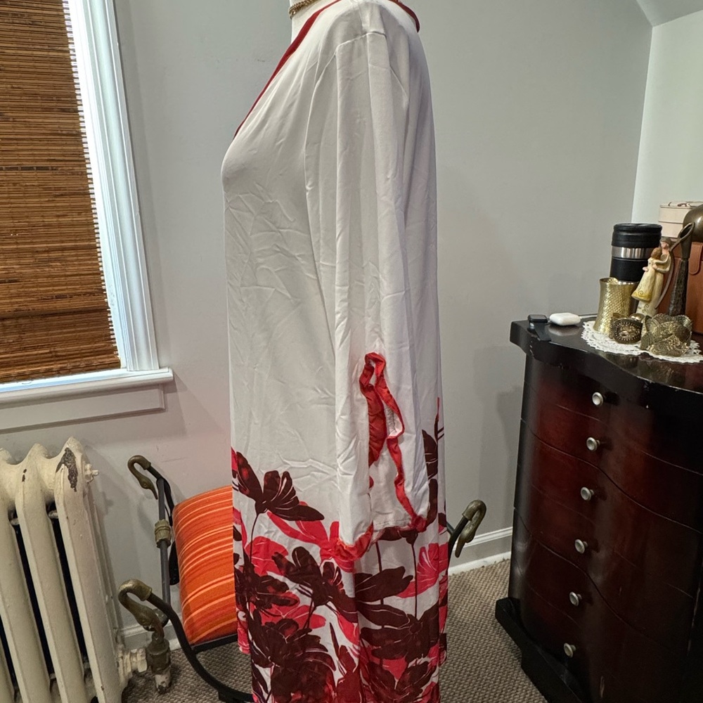 Chic White and Red Floral Dress - Picture 2 of 7